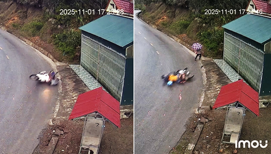 Clip TNGT: Hai phút hai xe máy lao vệ đường cùng một vị trí trên đường lên Đồng Văn - Hà Giang (cũ)