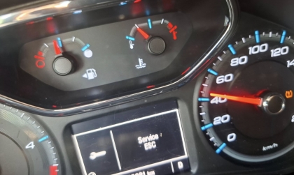 Sao xe Chevrolet Colorado thỉnh thoảng hiện thông báo trên đồng hồ thế này?