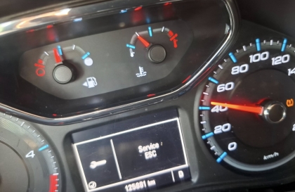 Sao xe Chevrolet Colorado thỉnh thoảng hiện thông báo trên đồng hồ thế này?