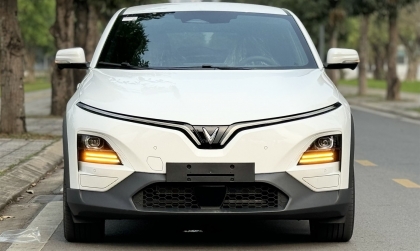 Xin hỏi về đèn pha thích ứng của VF6 Plus