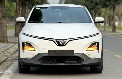 Xin hỏi về đèn pha thích ứng của VF6 Plus