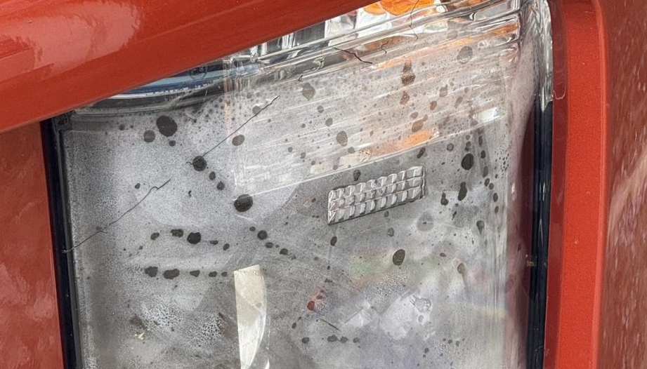 Có cách nào xử lý đèn xe Triton bị hấp hơi không?