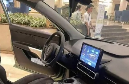 Các bác tư vấn giúp xe Limo Green bị mất camera lùi với ạ!