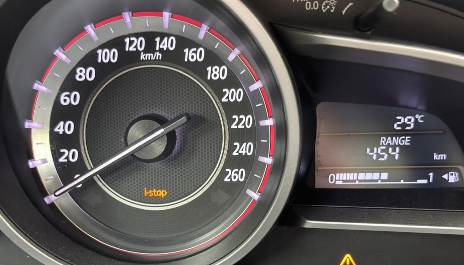 Đồng hồ Mazda 3 báo lỗi thế này là sao các bác?