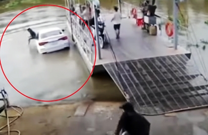 Clip TNGT: Lạ lùng với tài xế Honda Civic trong pha