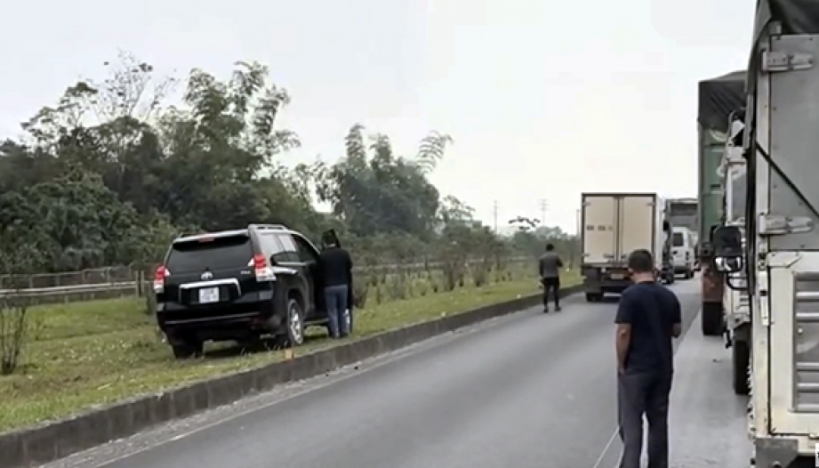 Ý thức giao thông: Lối đi riêng dành cho người thành công.... nộp phạt