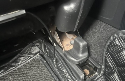 Honda Civic bị rỉ sét gầm ghế thế này thì khắc phục sao?