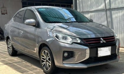 Mitsubishi Attrage lắp khóa cửa tự động thì có mất tính năng lên xuống kính không?