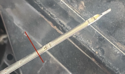 Xe Camry bị thừa nhớt thế này giải quyết thế nào ạ?