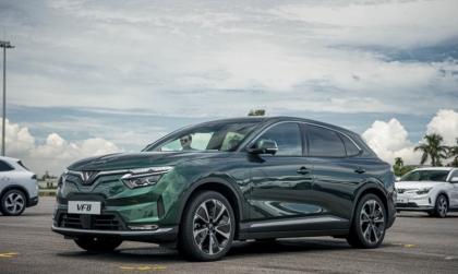 Anh em có bị tình trạng xe VF 8 có thể mở khi đang chạy không?