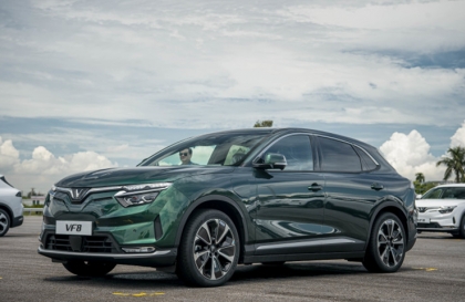 Anh em có bị tình trạng xe VF 8 có thể mở khi đang chạy không?