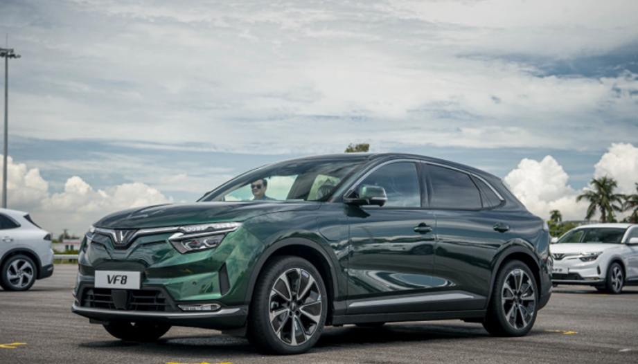 Anh em có bị tình trạng xe VF 8 có thể mở khi đang chạy không?