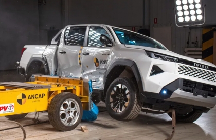 Toyota Hilux thế hệ mới đạt chứng nhận an toàn 5 sao ANCAP