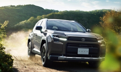 Toyota RAV4 thế hệ thứ sáu ra mắt tại Nhật Bản với hệ thống động cơ hybrid và công nghệ SDV.