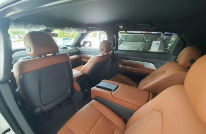 Xin tư vấn xe VF9 bị kêu to khi đi trời nắng?