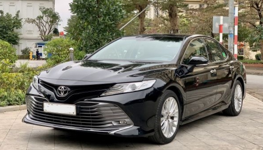 Toyota Camry bị có tiếng vít máy ở nước ga đầu là sao các bác?