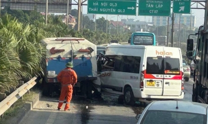 Clip TNGT: Hé lộ nguyên nhân Ford Transit đâm vào đuôi xe khác trên cao tốc Hà Nội - Thái Nguyên ngày 30/11