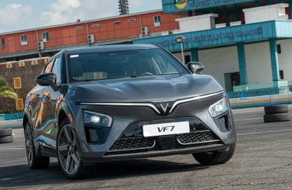 Có ai đi Vf7 bị mất HUD không, có cách nào tự xử lý không ạ?