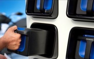 Thế giới 2 bánh: Honda Việt Nam có nhanh hơn VinFast khi triển khai hệ thống đổi pin xe máy điện từ 2026?