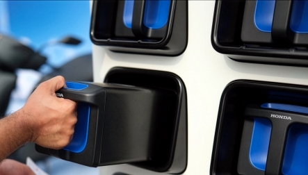 Thế giới 2 bánh: Honda Việt Nam có nhanh hơn VinFast khi triển khai hệ thống đổi pin xe máy điện từ 2026?
