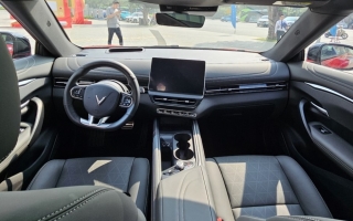 VinFast VF7 bị rung vô lăng khi qua đường gồ ghề là vấn đề gì?