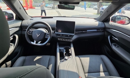 VinFast VF7 bị rung vô lăng khi qua đường gồ ghề là vấn đề gì?