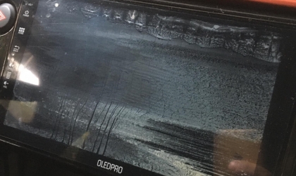 Nước ngấm màn hình Honda Brio thế này có xử lý được không?