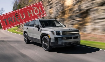 Hyundai triệu hồi hơn 140.000 xe Santa Fe do lỗi camera lùi