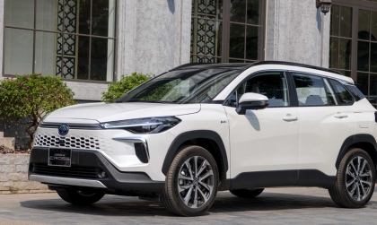 Toyota Corolla Cross chạy đường xấu có tiếng động cửa trước là sao các bác?