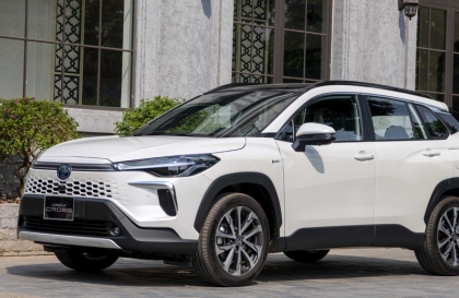 Toyota Corolla Cross chạy đường xấu có tiếng động cửa trước là sao các bác?