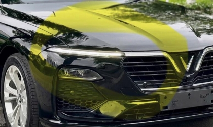 Đèn xe Vinfast Lux A bị ố vàng có xử lý được không?