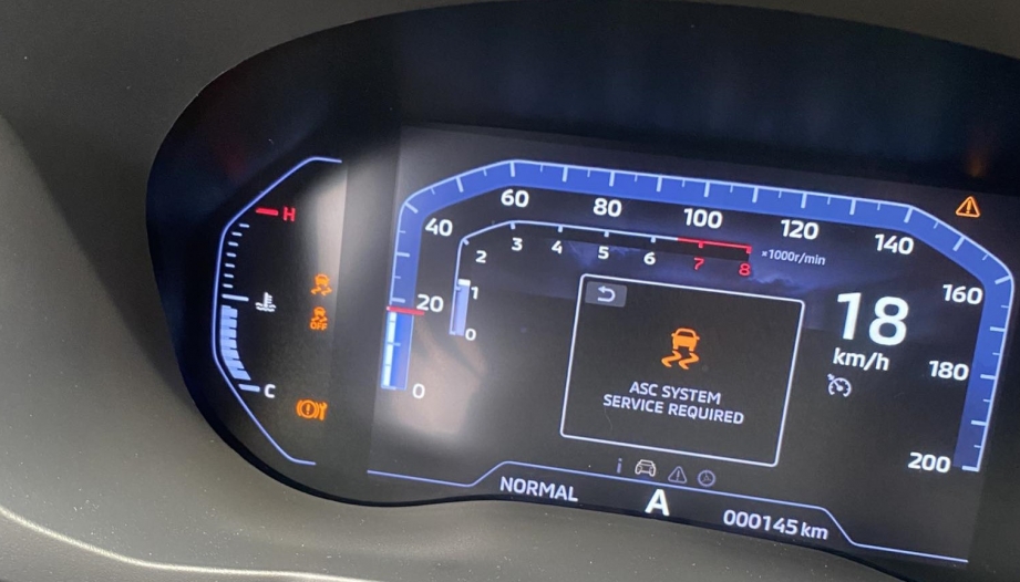 Mitsubishi Xpander Cross báo lỗi trên màn hình thế này có sao không ạ?