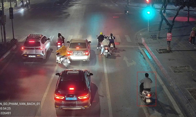 Danh sách 19 trường hợp vượt đèn đỏ bị camera AI phát hiện trong ngày 31/12 tại nội đô Hà Nội