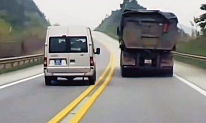 Cục CSGT: Xử phạt xe biển xanh 80A đi không đúng làn đường trên cao tốc Nội Bài – Lào Cai