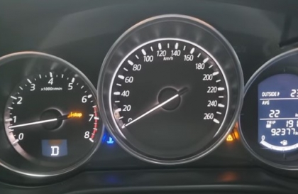 Các bác cho hỏi lỗi này trên Mazda CX-5 là gì ạ?