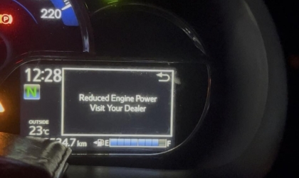 Vấn đề này trên Toyota Vios là bị sao các bác?