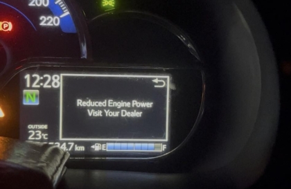 Vấn đề này trên Toyota Vios là bị sao các bác?