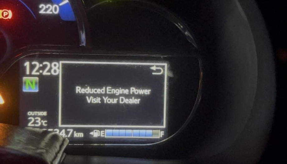 Vấn đề này trên Toyota Vios là bị sao các bác?