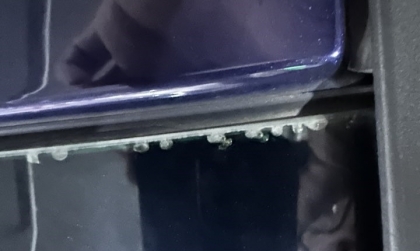 Viền kính lái của Vinfast Lux SA thế này có được bảo hành hay không?