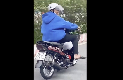 Clip TNGT: Khi báo thủ xuống phố cuối tuần