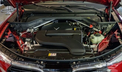 Xin các bác tư vấn giúp xe Lux A bị kêu to khi đi vòng tua thấp?