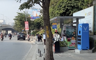 Honda gọi - VinFast trả lời: Xuất hiện hàng loạt tủ đổi pin xe máy điện của VinFast trên đường phố Hà Nội