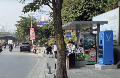 Honda gọi - VinFast trả lời: Xuất hiện hàng loạt tủ đổi pin xe máy điện của VinFast trên đường phố Hà Nội