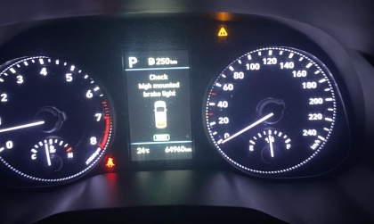 Elantra báo lỗi high mount brake light là bị sao?