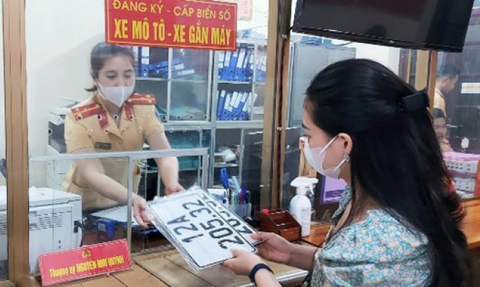 Từ 1/1/2026: Giảm lệ phí cấp mới đăng ký và biển số phương tiện giao thông tại Hà Nội và Tp Hồ Chí Minh