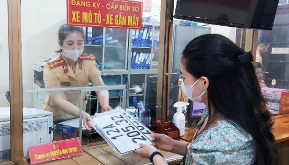 Từ 1/1/2026: Giảm lệ phí cấp mới đăng ký và biển số phương tiện giao thông tại Hà Nội và Tp Hồ Chí Minh