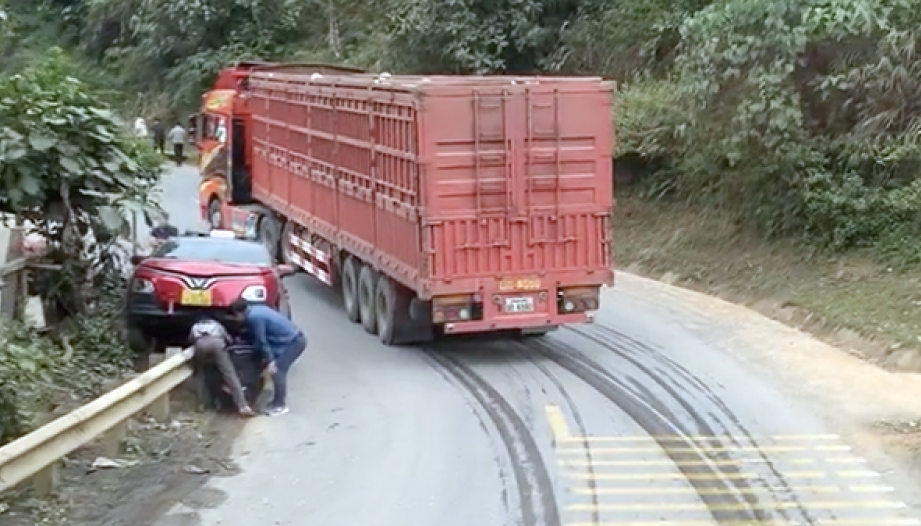 Clip TNGT: VinFast VF 5 cất cánh, thế này còn gì là pin nữa...