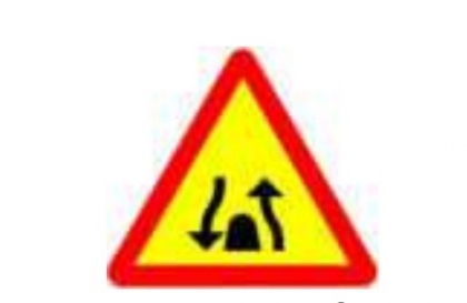 Nhóm biển báo nguy hiểm và cảnh báo: Biển số W.236 có ý nghĩa gì?