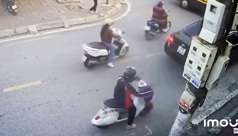 Clip: Ơ đã ai làm gì đâu, đã ai chạm vào đâu...