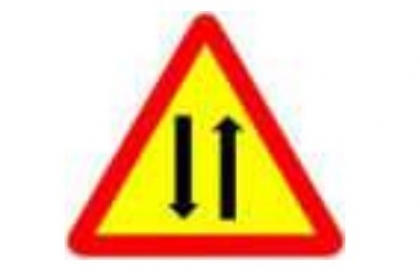 Nhóm biển báo nguy hiểm và cảnh báo: Biển số W.204 có ý nghĩa gì?